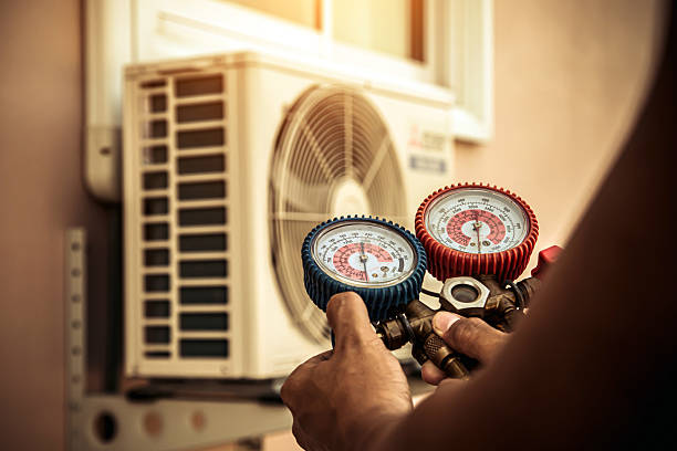 Professional Ac Installation technician working in Fort Lee, NJ